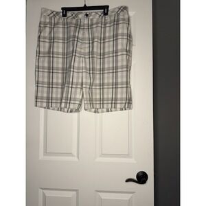 Ashworth Men's Plaid Golf Shorts 42 Gray White Stripe Casual Flat Front